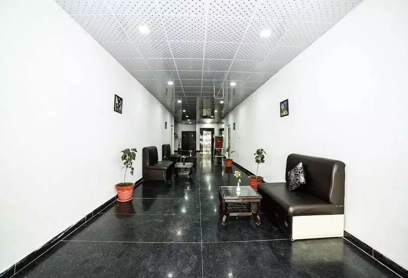 Hotelli C P Palace By Oyo Rooms
