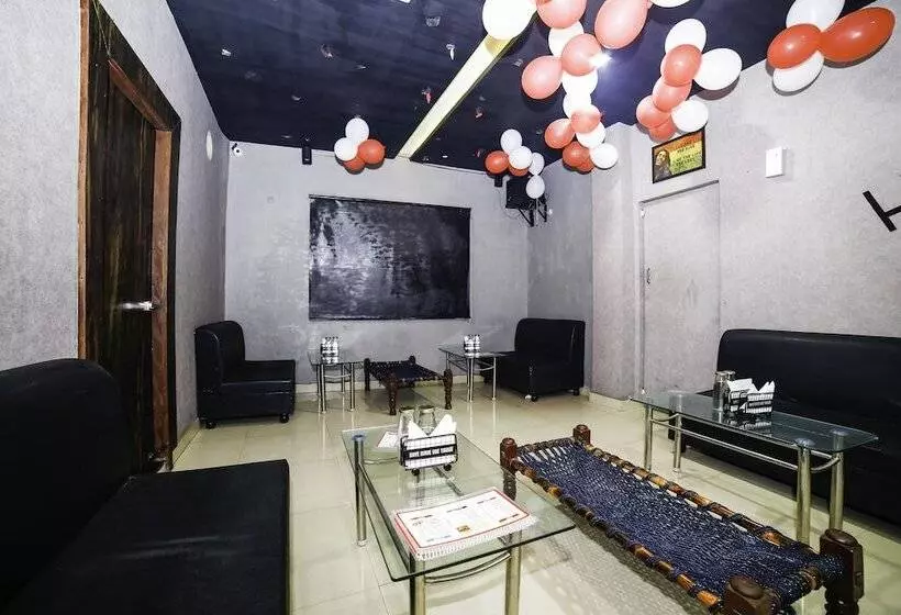 Hotelli C P Palace By Oyo Rooms