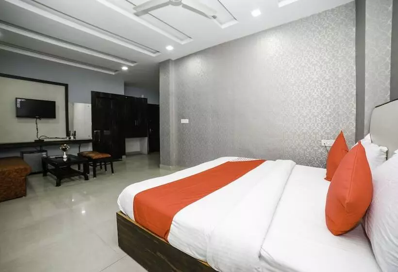 Hotelli C P Palace By Oyo Rooms