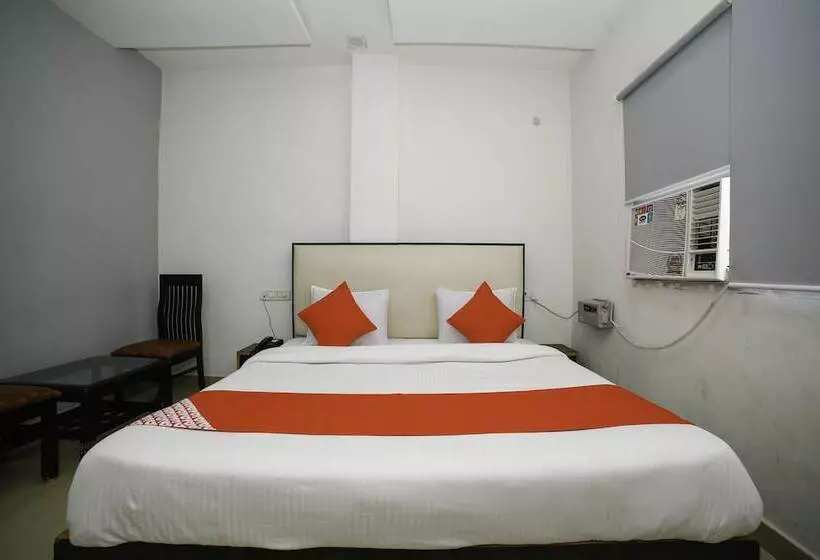Hotelli C P Palace By Oyo Rooms