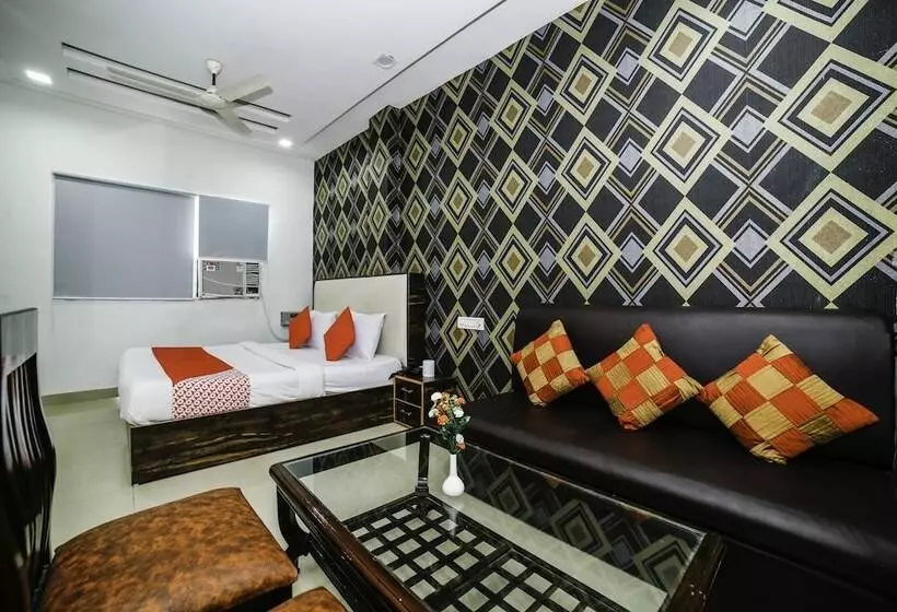 Hotelli C P Palace By Oyo Rooms