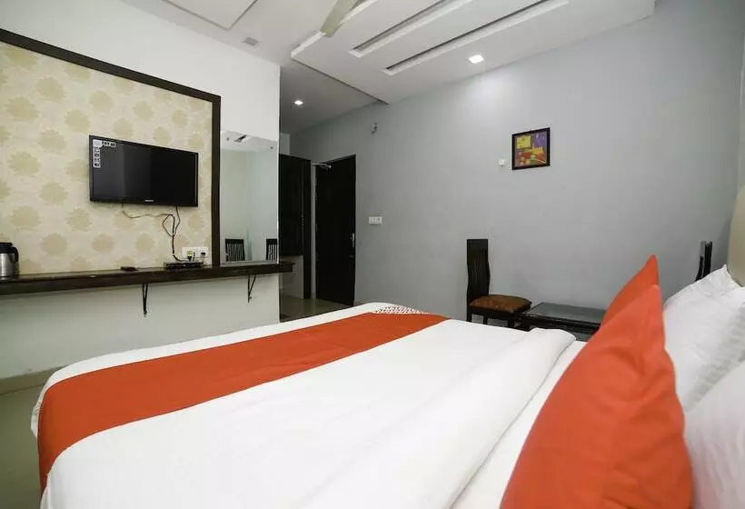 Hotelli C P Palace By Oyo Rooms
