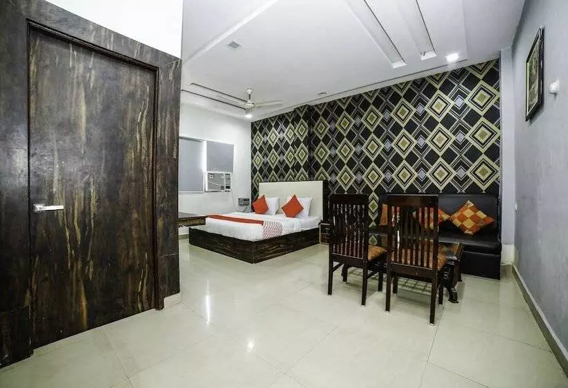 Hotelli C P Palace By Oyo Rooms