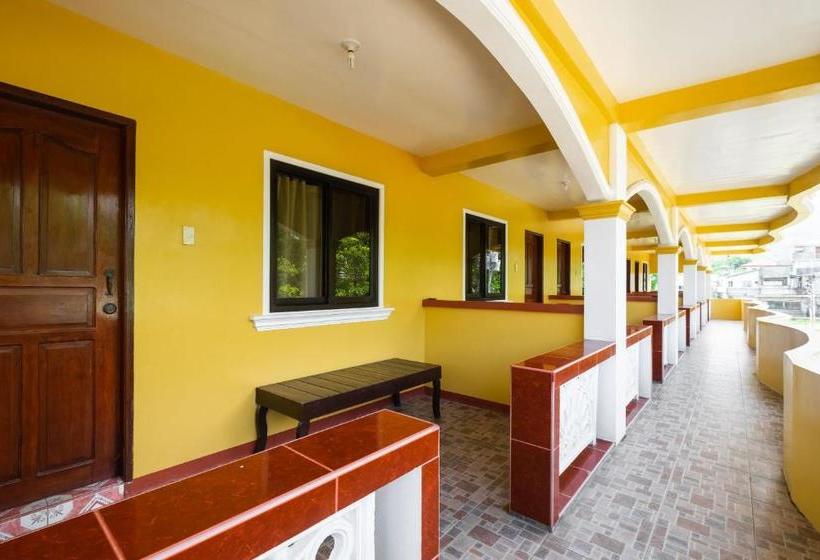 בית מלון כפרי Delgado's Resort