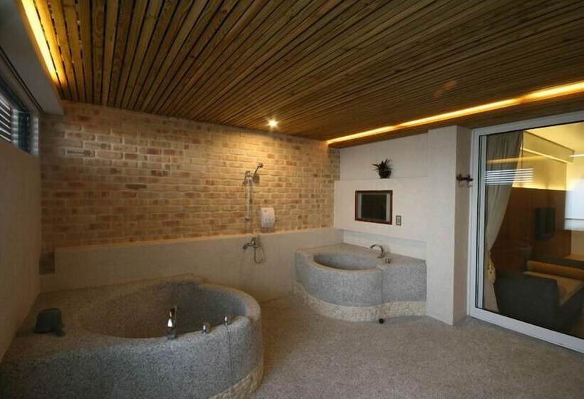 هتل King's Garden Villa