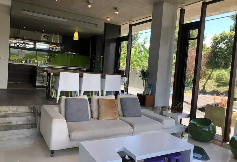 پانسیون God Island Bed And Breakfast