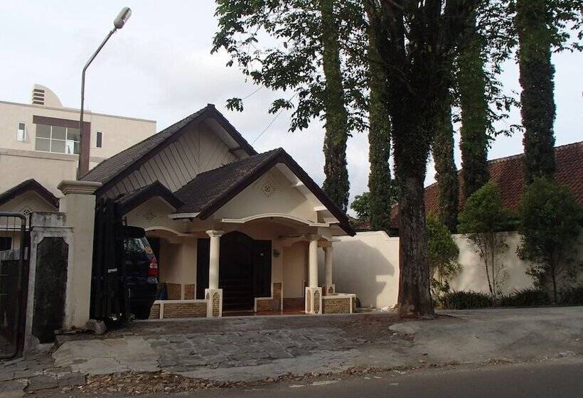 پانسیون Shakila Guest House