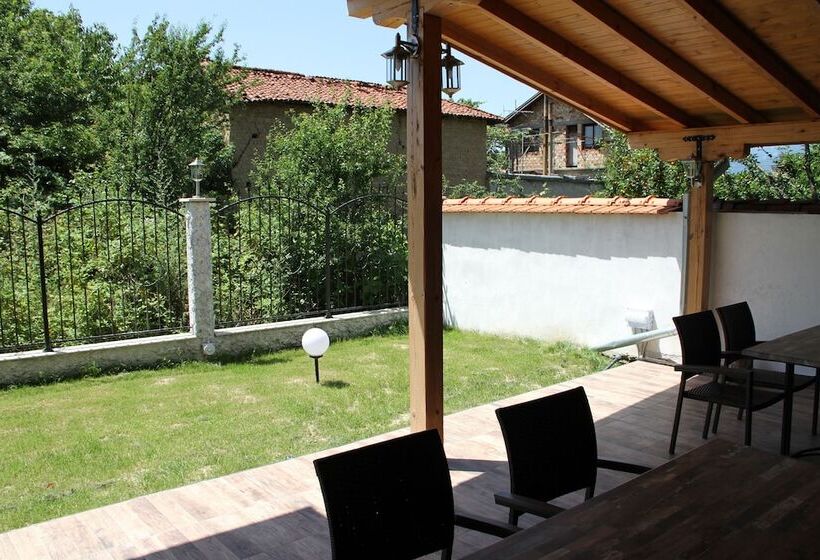 בית מלון כפרי Alexander