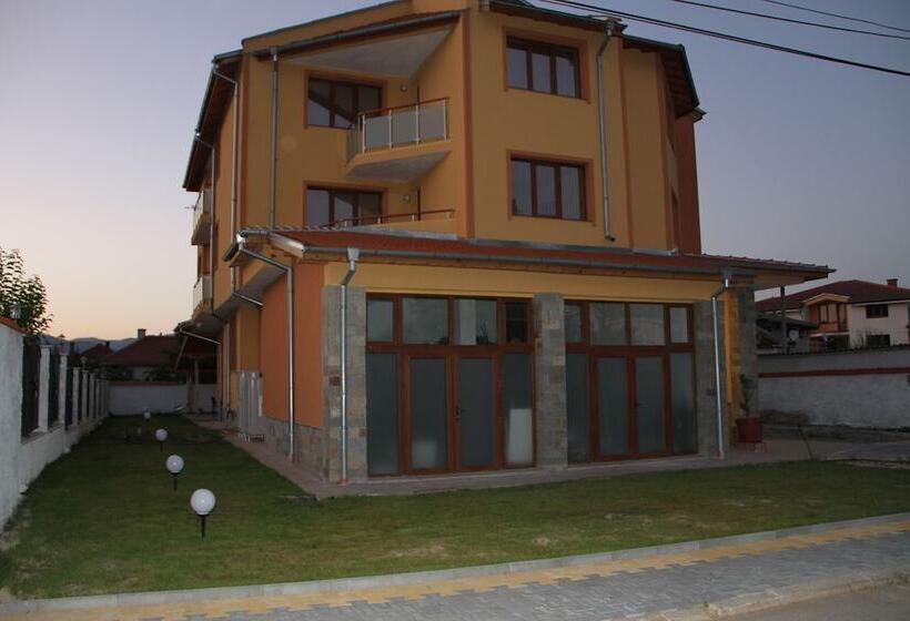 בית מלון כפרי Alexander