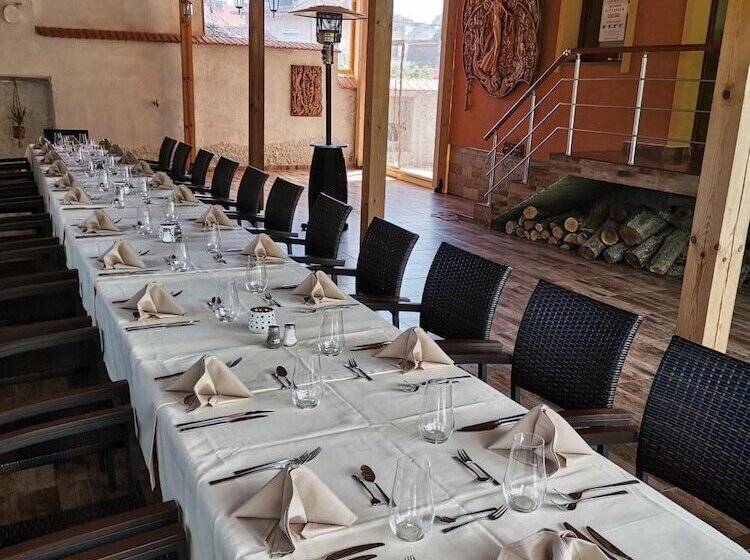 בית מלון כפרי Alexander