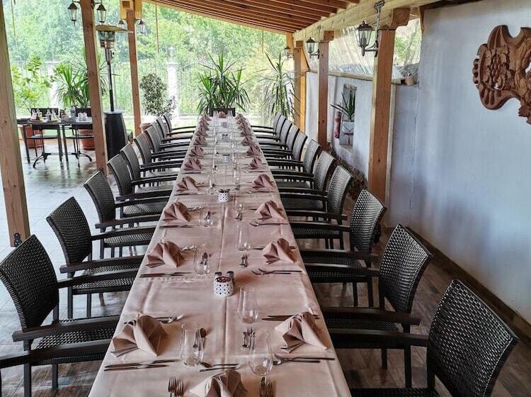 בית מלון כפרי Alexander