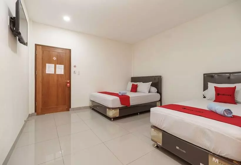 ホテル Reddoorz Syariah Near Universitas Serambi Mekkah