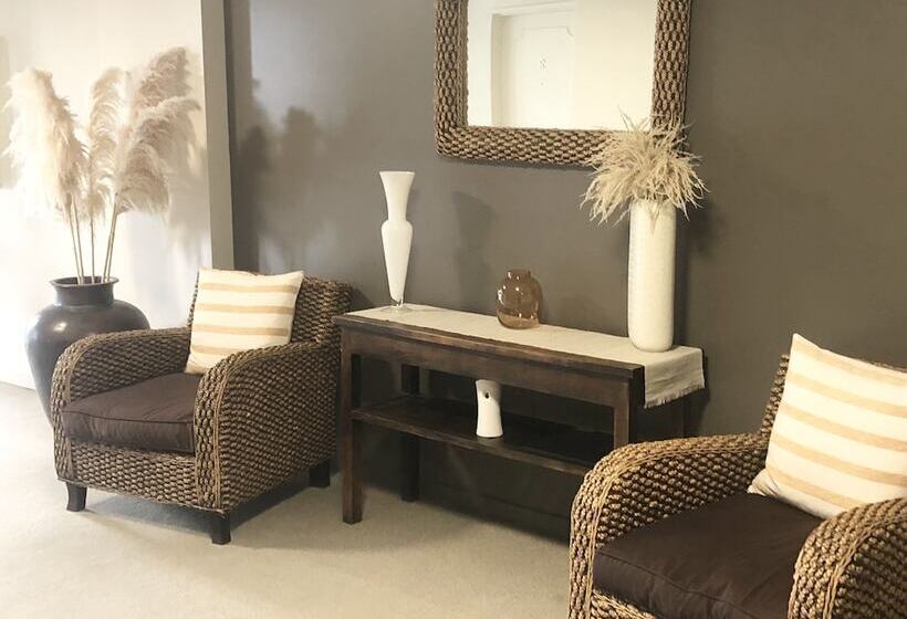 Oceania Beachside Holiday Apartments