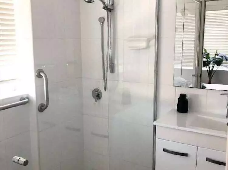 Oceania Beachside Holiday Apartments