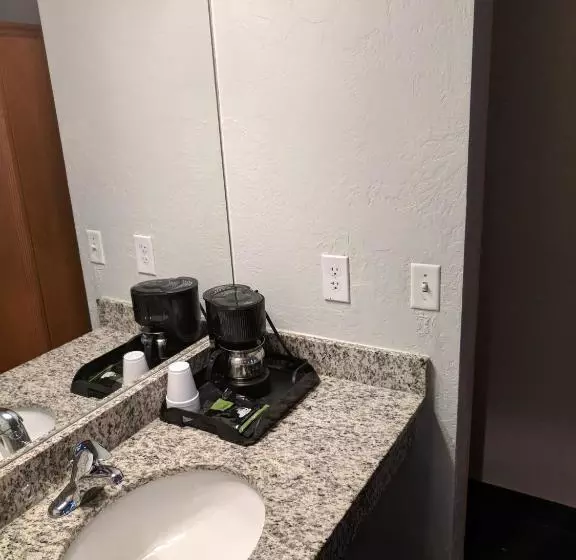 Отель Americas Best Value Inn & Suites Provo