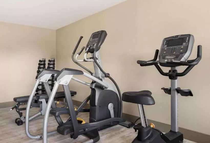 호텔 Days Inn & Suites By Wyndham Bowling Green