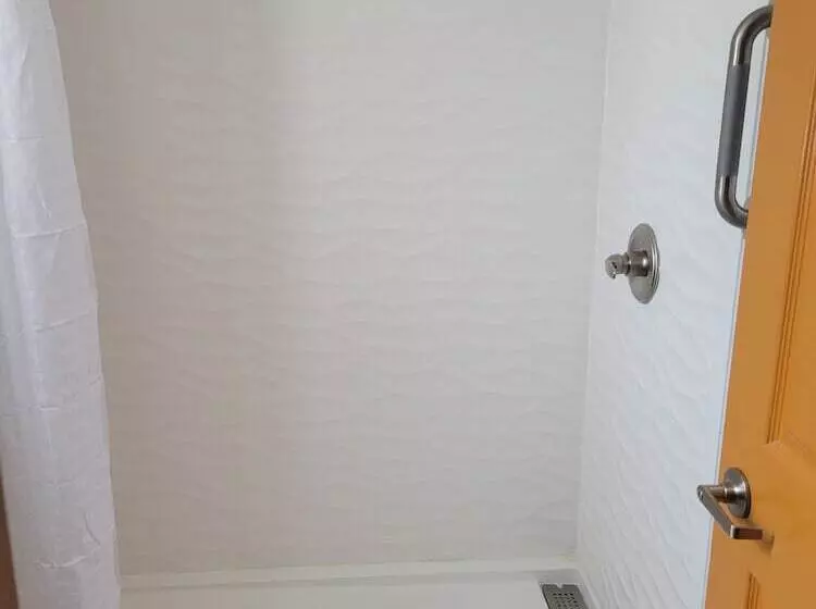 בית מלון כפרי East Lake Inn