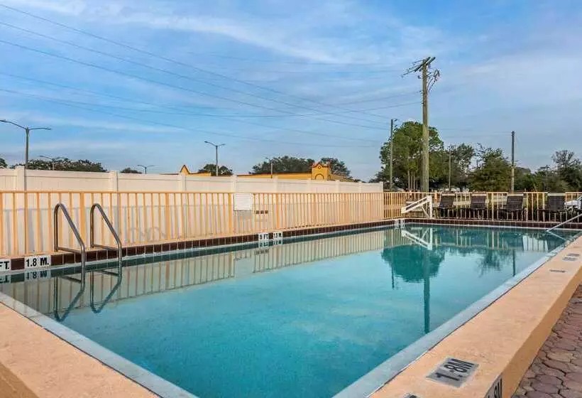 호텔 Econo Lodge Inn & Suites Maingate Central