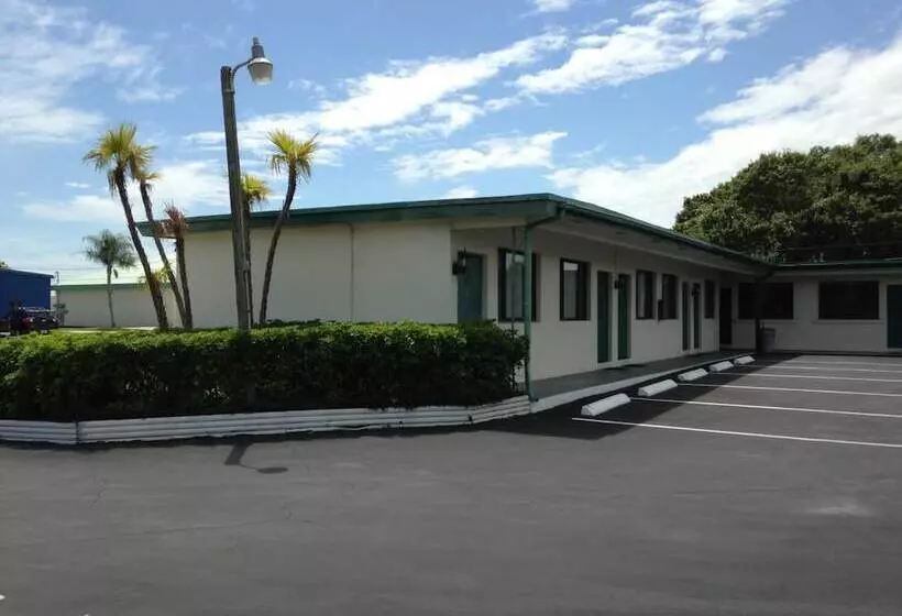 호텔 Economy Inn Okeechobee