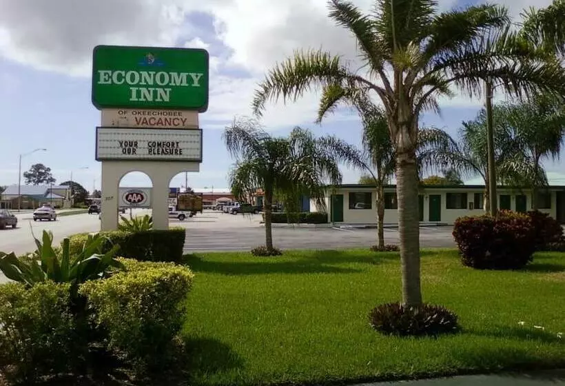 호텔 Economy Inn Okeechobee