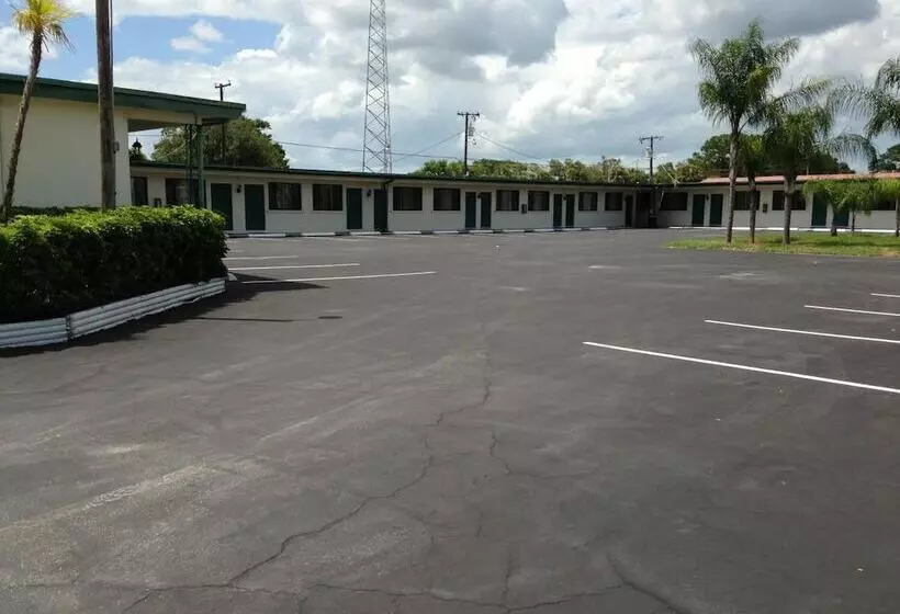 호텔 Economy Inn Okeechobee