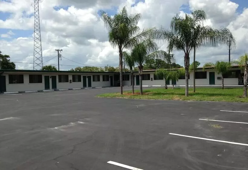 호텔 Economy Inn Okeechobee