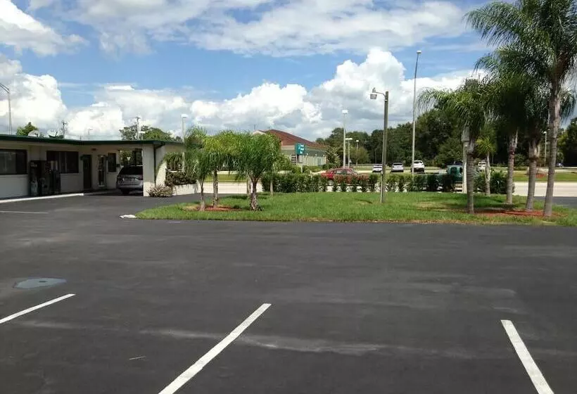 호텔 Economy Inn Okeechobee