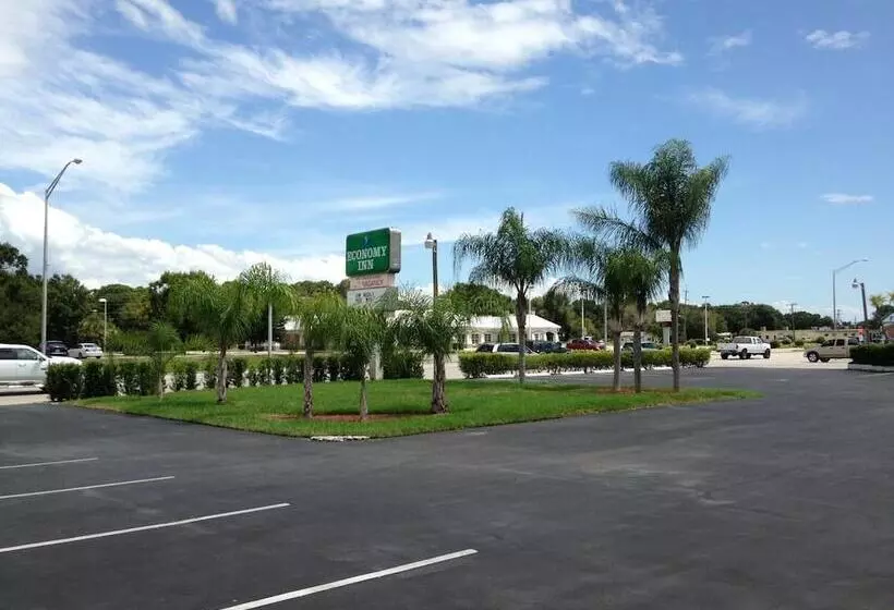 호텔 Economy Inn Okeechobee