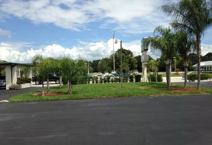 호텔 Economy Inn Okeechobee