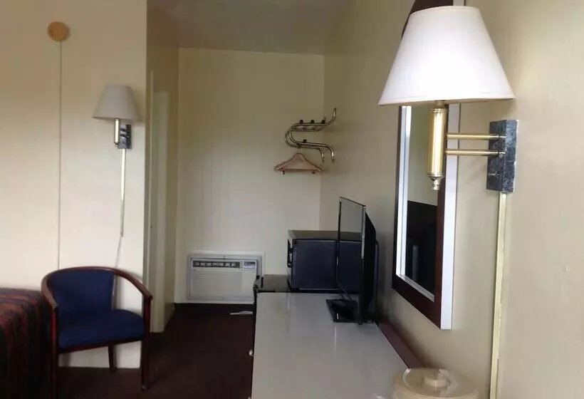 호텔 Economy Inn Okeechobee