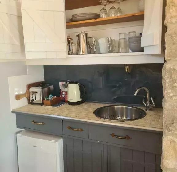 تختخواب و صبحانه The Old Art Studio   Sleeps Up To 4   Breakfast Available