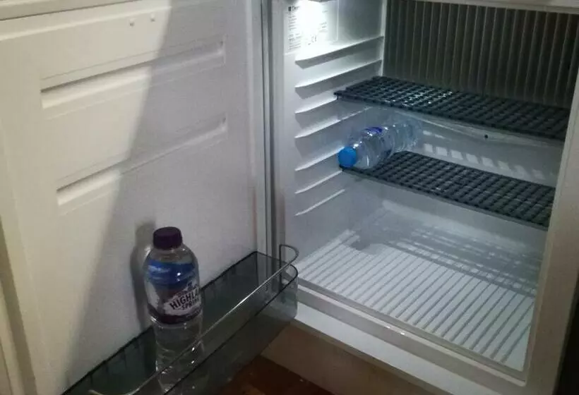 تختخواب و صبحانه The Old Art Studio   Sleeps Up To 4   Breakfast Available