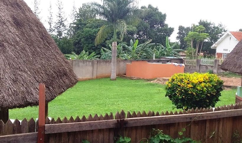 Palm Gardens Hotel   Masindi