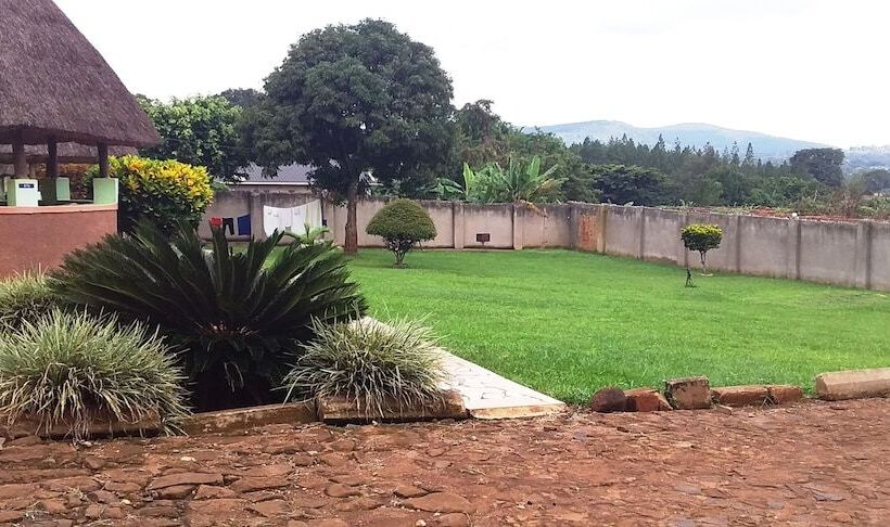 Palm Gardens Hotel   Masindi