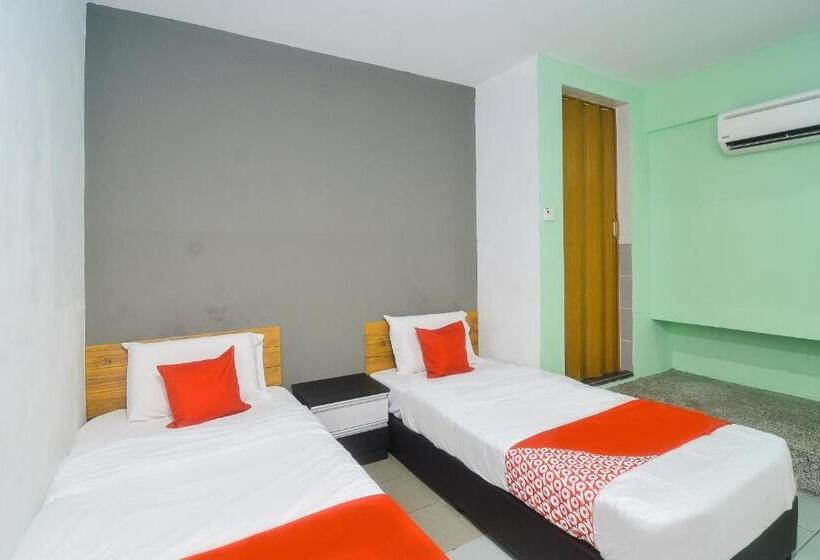 فندق Oyo 89465 Golden Lounge