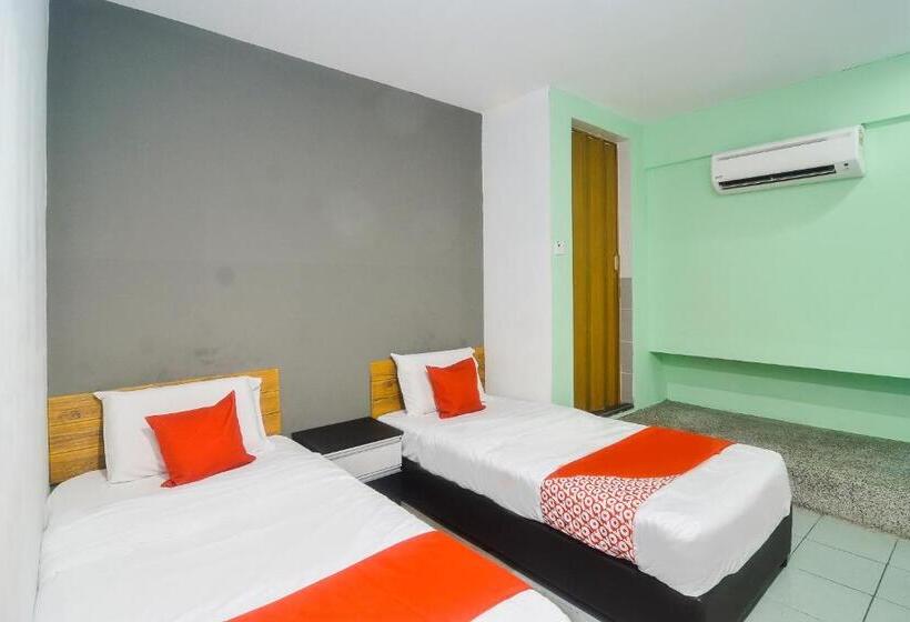 فندق Oyo 89465 Golden Lounge