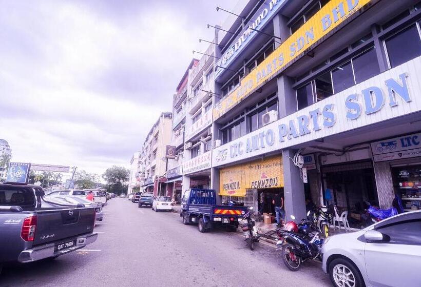 فندق Oyo 89465 Golden Lounge