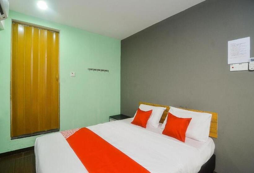 فندق Oyo 89465 Golden Lounge