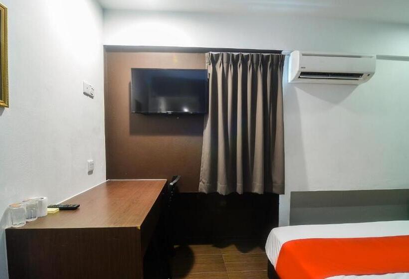 فندق Oyo 89465 Golden Lounge