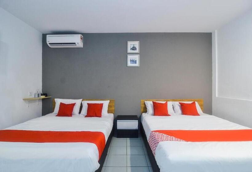 فندق Oyo 89465 Golden Lounge