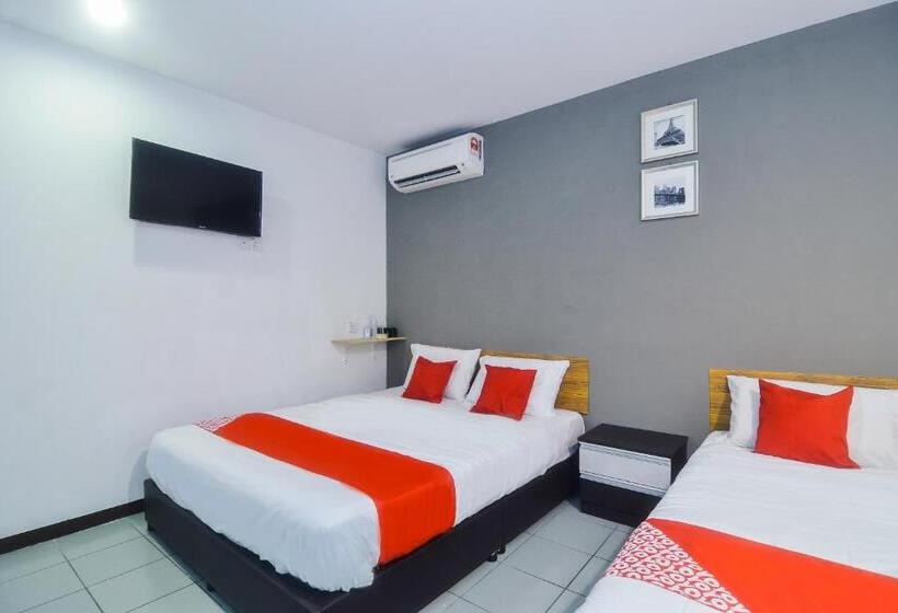 فندق Oyo 89465 Golden Lounge