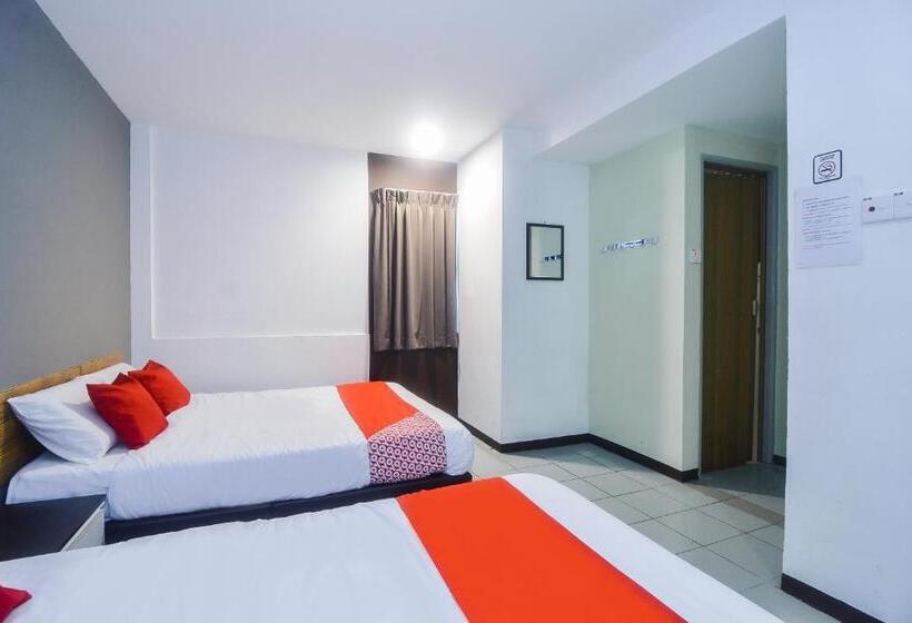 فندق Oyo 89465 Golden Lounge