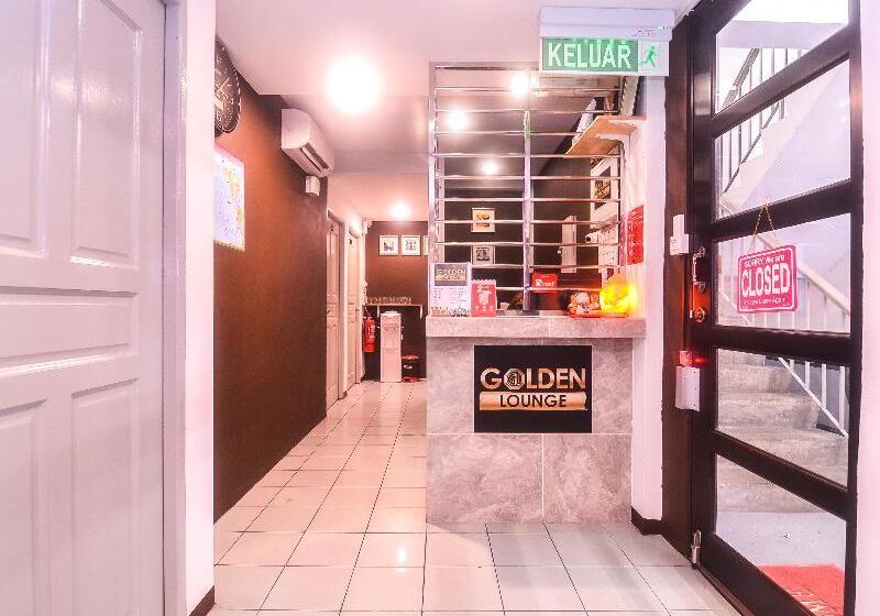 فندق Oyo 89465 Golden Lounge