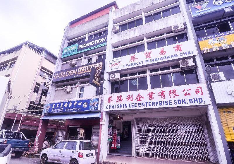 فندق Oyo 89465 Golden Lounge