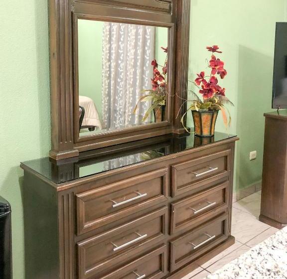 فندق Villa Escondida