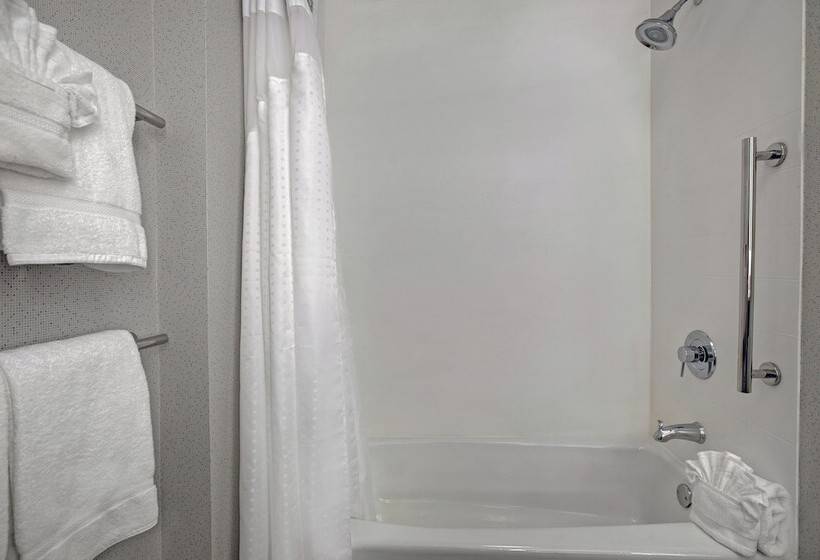 호텔 Holiday Inn Express & Suites   Milwaukee   Brookfield, An Ihg
