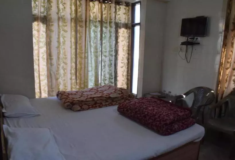 Hotelli Raj Golden & Restaurant