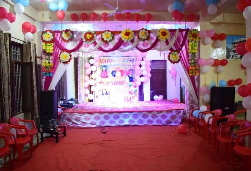 Hotelli Raj Golden & Restaurant