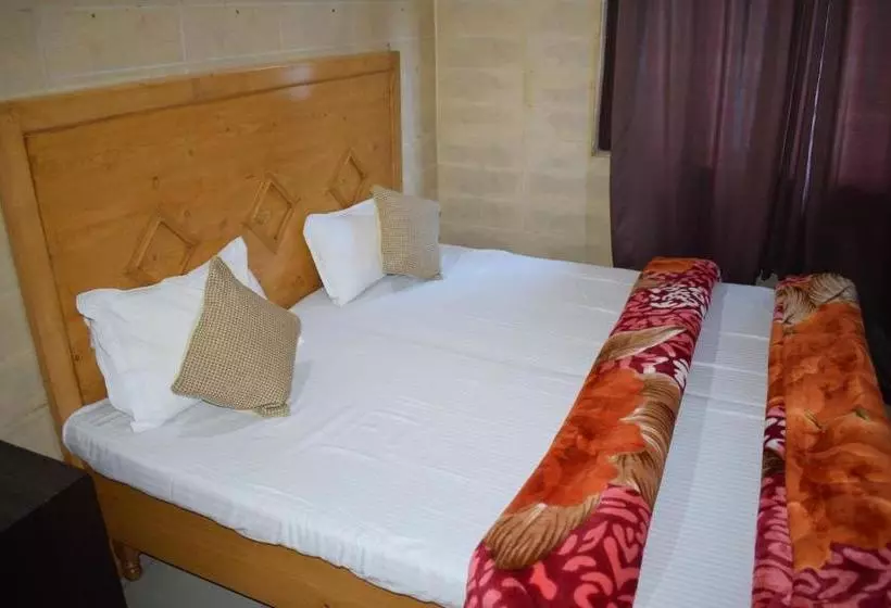 Hotelli Raj Golden & Restaurant