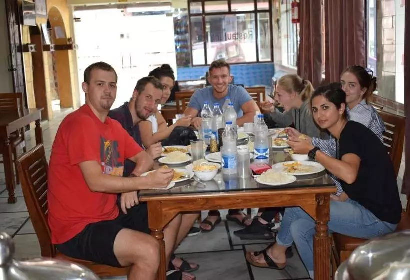 Hotelli Raj Golden & Restaurant